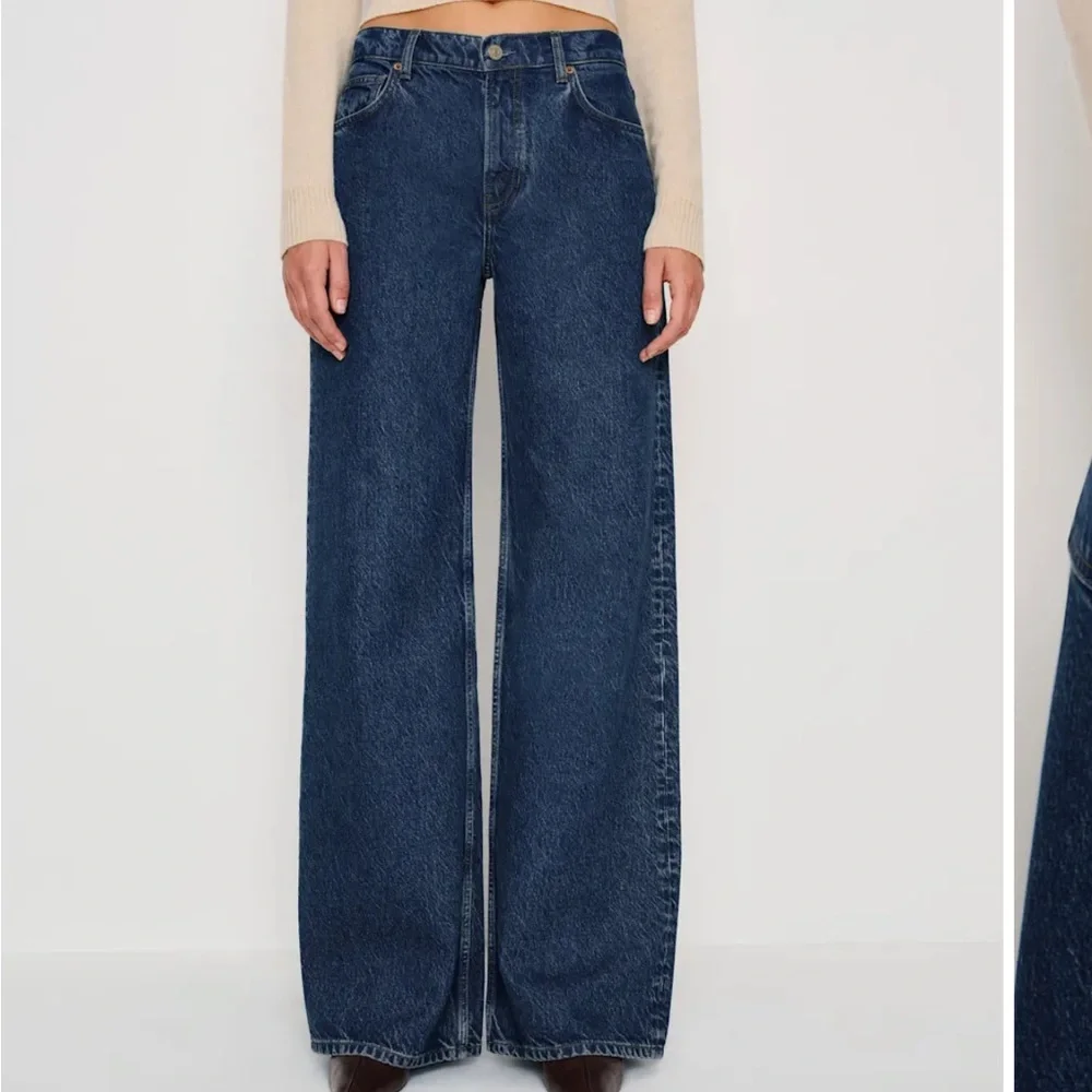 REFORMATION Cary Low Rise Slouchy Wide Leg Short Jeans - Cleary - Picture 2 of 9